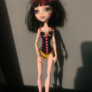 Monster High Gloom Beach Draculaura Doll 2008 W/ Outfit & Shoes